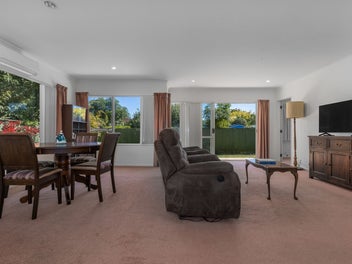 EASY, SUNNY AND CENTRAL