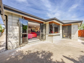 The home and income you've been waiting for!