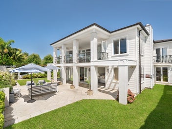 Grand scale, effortless Bays living