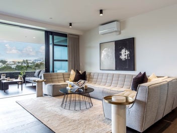 Exquisite Sub-Penthouse with Panoramic Park Views