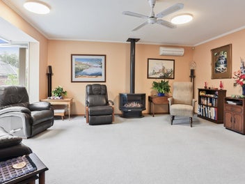 * UNDER OFFER * Flexible Living Options