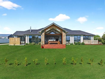 Space and Style in Cashmere Oaks