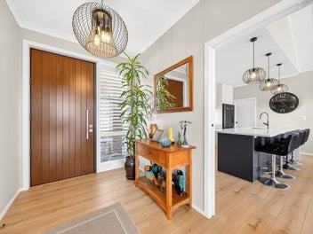 Space and Style in Cashmere Oaks