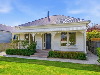 Character, Charm & City-Fringe Living!