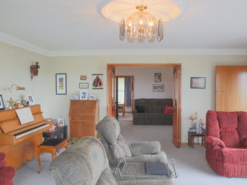 SPACIOUS FAMILY HOME WITH STUNNING PORT VIEWS