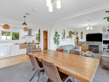 Sea Views, Sun, and Lifestyle