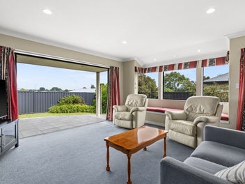 Family living in Quiet Cul de sac