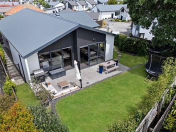 Single-Level Sun-Trap - St Heliers Border!