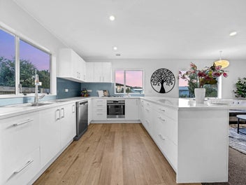 Freehold - Renovated - Top Location