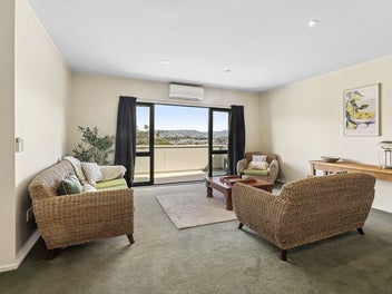 LOCK UP-AND-LEAVE WITH LOVELY VIEWS