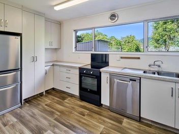 FAMILY LIVING IN A QUIET CUL-DE-SAC