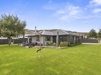 Entry-Level Living in Desirable Prospectors Park