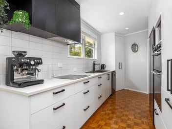 Vendor Has Priced to Sell: 5 Minutes to Everything