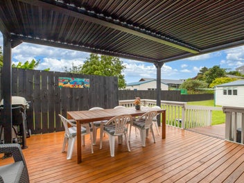 Cosy Coastal Living – Renovated & Ready to Enjoy!