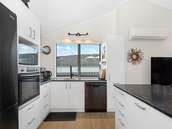 Cosy Coastal Living – Renovated & Ready to Enjoy!