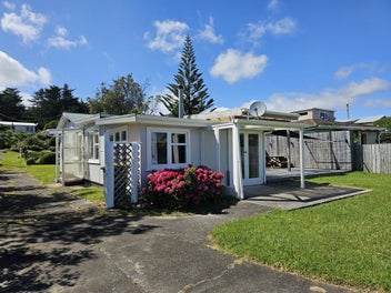 INVESTORS & HOLIDAY MAKERS - DON'T MISS THIS!