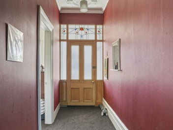 Great House, Fantastic Location!