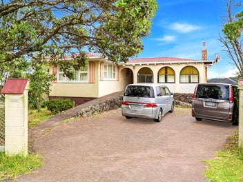 Rarely Offered, Often Sought: 971sqm Near the Bays