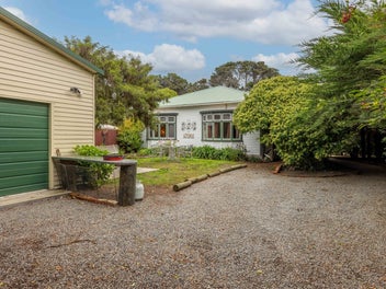 Grand Old Lady Looking for Love! (As is)