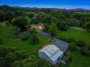 Large Lifestyle Land Holding near Matakana Village