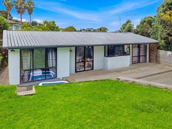 Developer’s Dream Opportunity in Vibrant Sunnynook