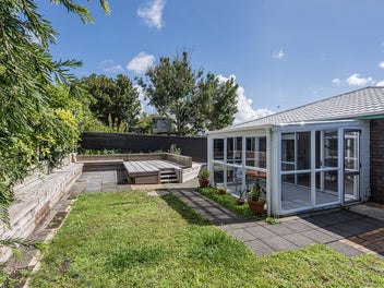 Onerahi Gem - Sunny, Spacious and Private