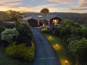 Luxurious Mt Marua Home with Stunning Views!