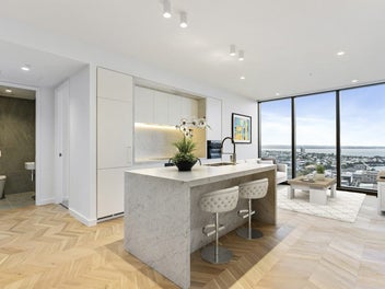 BEST LUXURY CBD BUY - NEAR NEW!