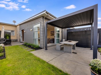 Rare! One-level living in the Heart of Hobsonville