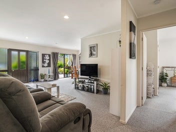 Effortless Living in a Sunny, Private Setting