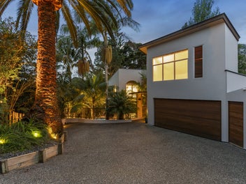 THE ULTIMATE REMUERA WATERFRONT LIFESTYLE