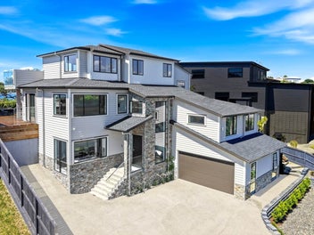 Cliff-Top Luxury with Panoramic Sea Views