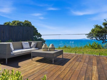 Cliff-Top Luxury with Panoramic Sea Views