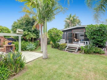 Cottage Character, So Close to the Beach!