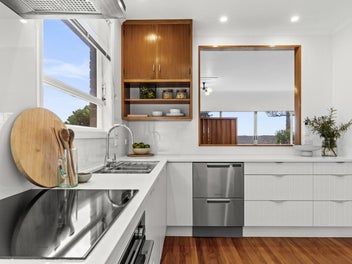 A sunny slice of oceanside