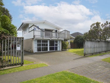 Large or growing families must view!