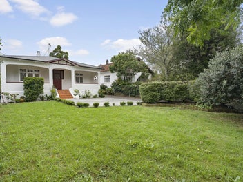 Vendor wants SOLD! Charming concrete bungalow