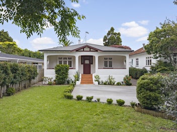 Urgent sale required! Charming concrete bungalow