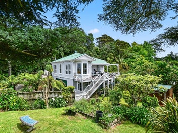 Stunning Renovated 1906 Villa with Water Views
