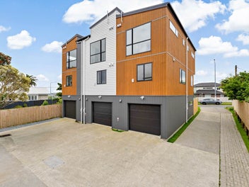 Modern Townhouses. Present Any Offer!