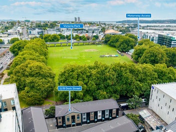 Sun-soaked park side living!