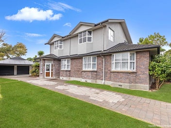 Impressive 6 Bedroom Family Home!