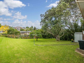 Full Site 217m2 Floor area, 35 Years Only 1 Owner!