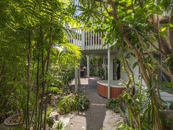 "Vendor Says Sell". - Act Now