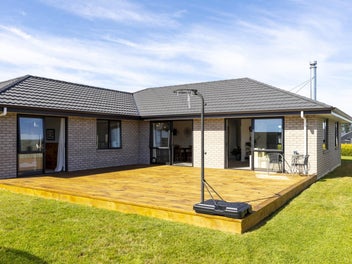 Spacious, Sunny And Ready To Enjoy