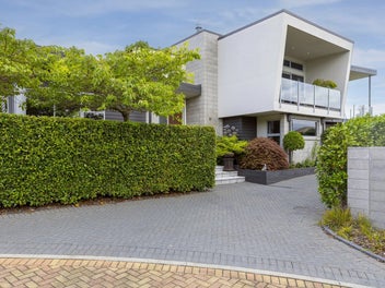 Architectural excellence with Lake Taupo outlook