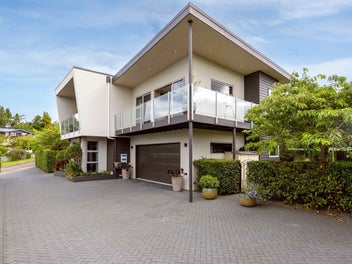 Architectural excellence with Lake Taupo outlook