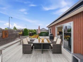 Stylish, Sunny & Seriously Spacious!!