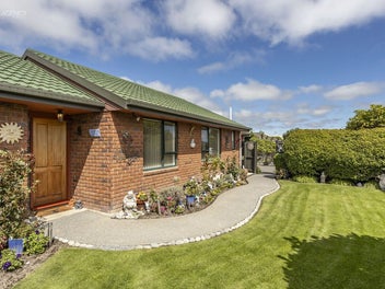 Sunny & Spacious Mansfield Gem!