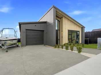 Spacious 4-Bedroom | Boat Parking Available